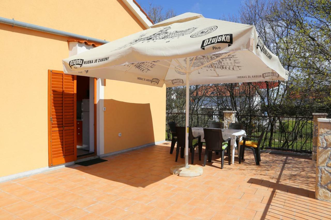Apartments Laura Pinezići Exterior foto